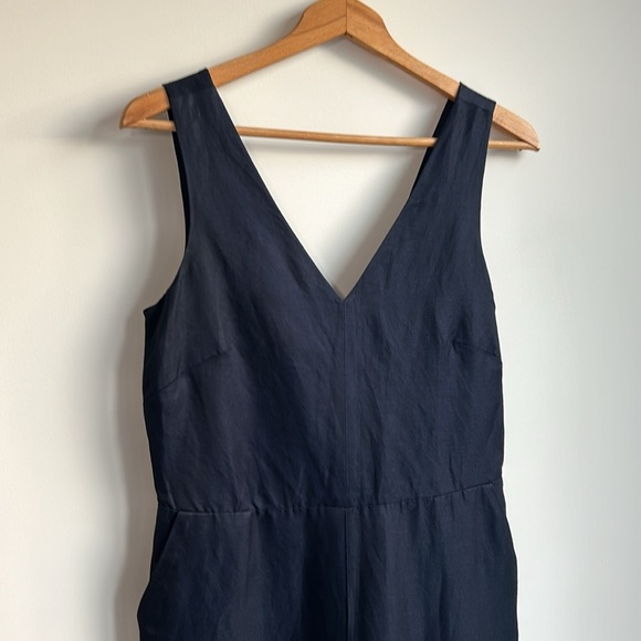 Banana Republic VNeck Sleeveless Tie Back Cropped Wide Leg Navy Jumpsuit Size 4 - Picture 15 of 17